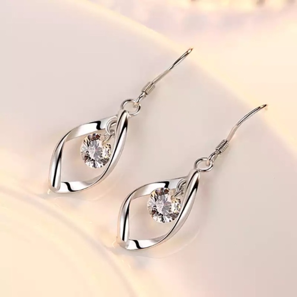 Sterling Silver twisted Cubic zirconia necklace - Picture 4 of 7